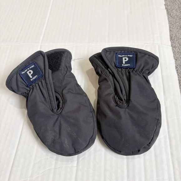 Polarn O Pyret Sweden 1-2 Year Old Insulated Mittens Primaloft Hook and Loop - Picture 1 of 13
